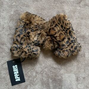 NWT Apparis Ariel Faux-Fur Fingerless Leopard Gloves **bundle w/matching scarf!